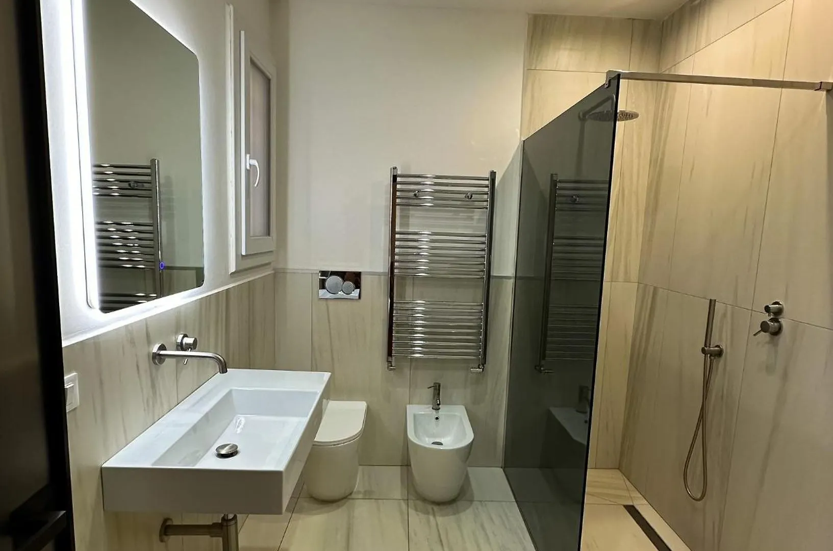 Whouse Large Suite Apartment Indipendenza Bolonia